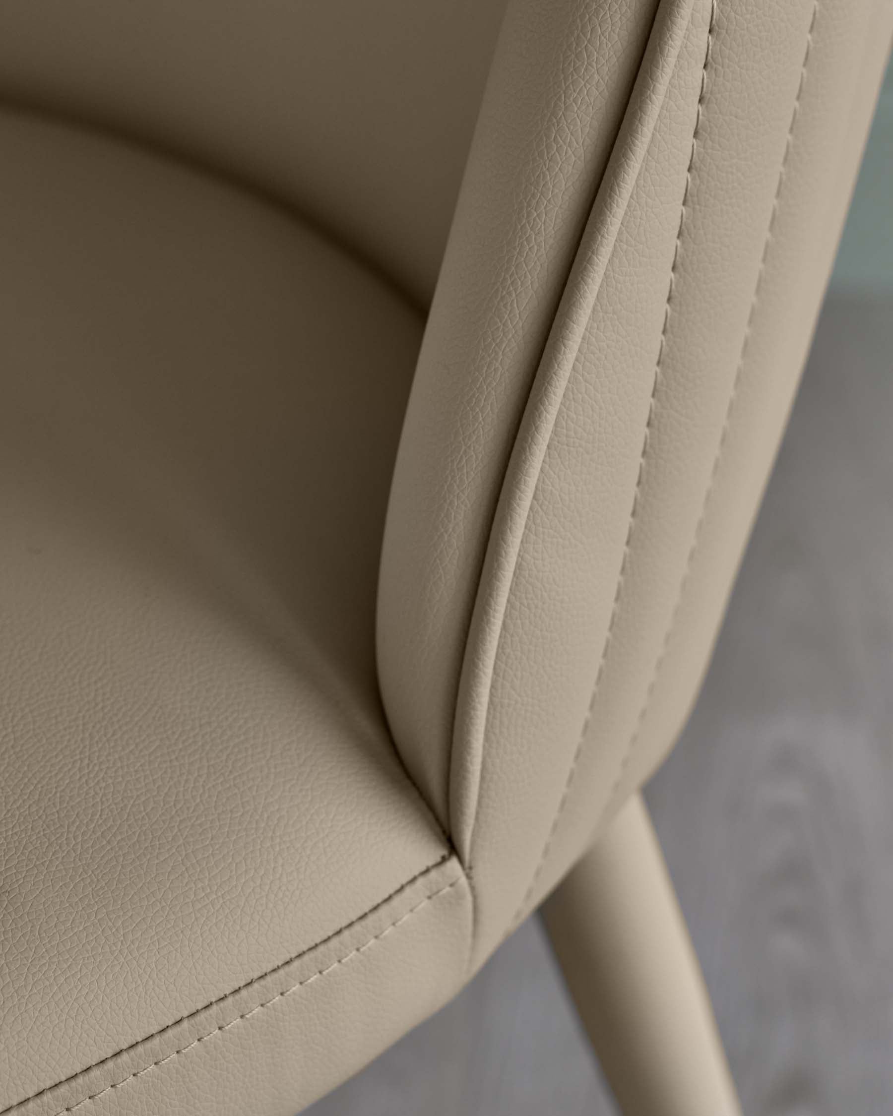 Chaise de salle à manger Saylor en similicuir naturel