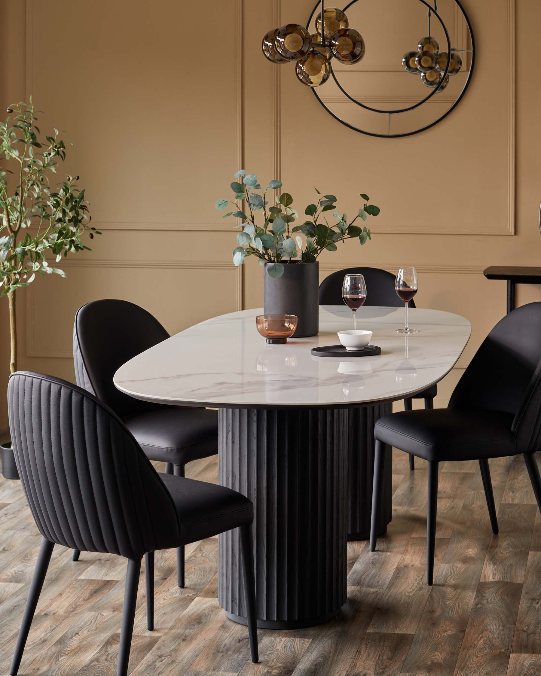 Chaise de salle à manger Saylor en similicuir noir