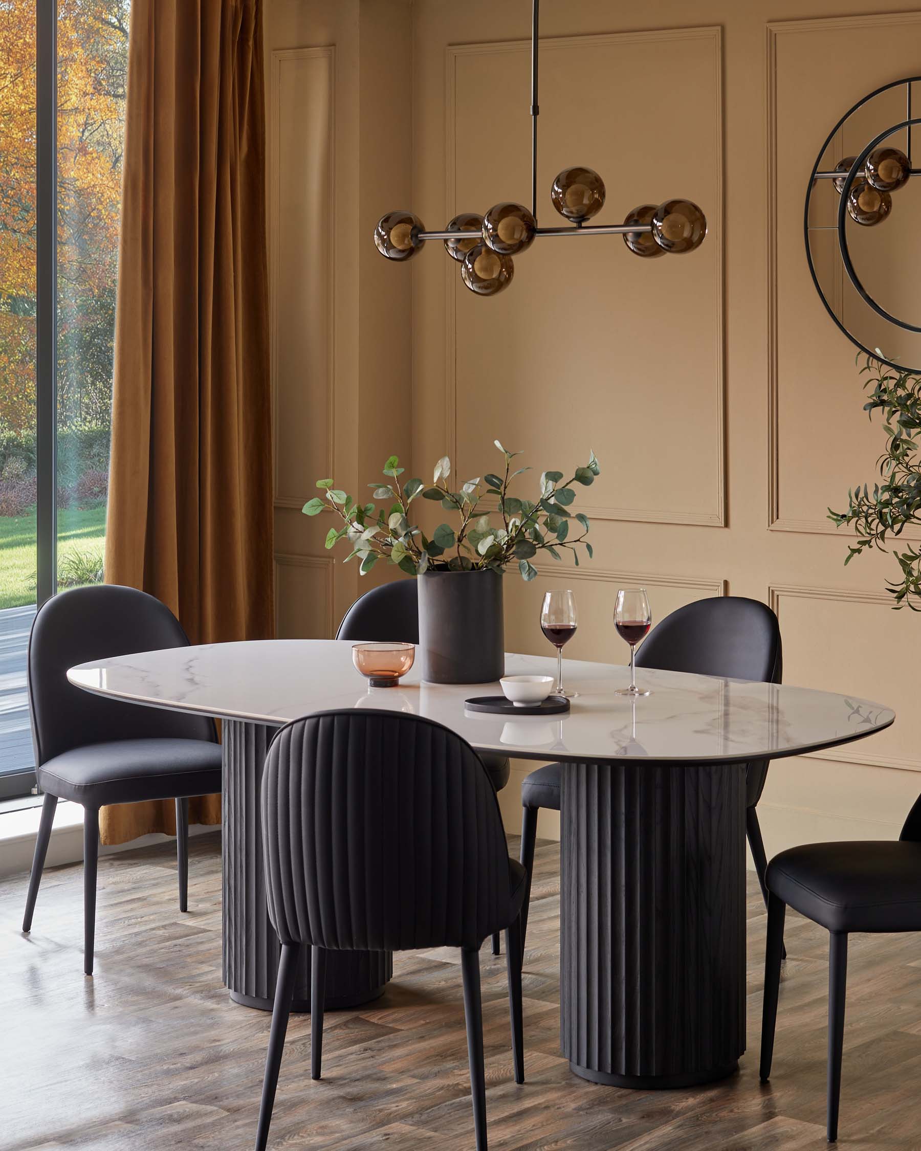 Chaise de salle à manger Saylor en similicuir noir