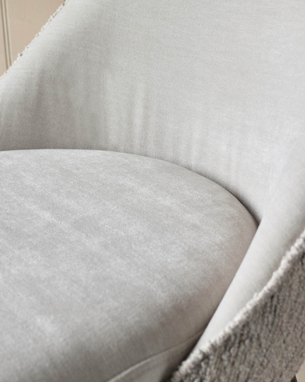 Tabouret de bar Scarlett en bouclette crème et chenille gris naturel