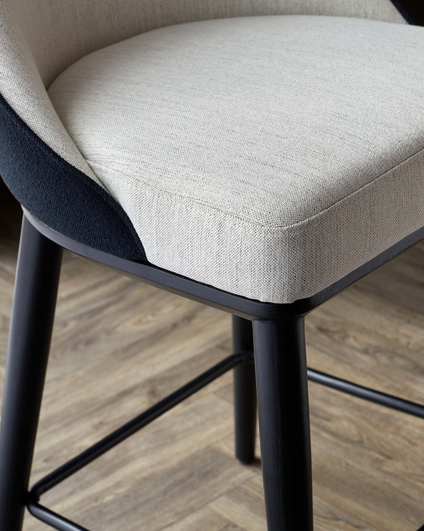 Tabouret de bar Scarlett noir en matériaux mixtes