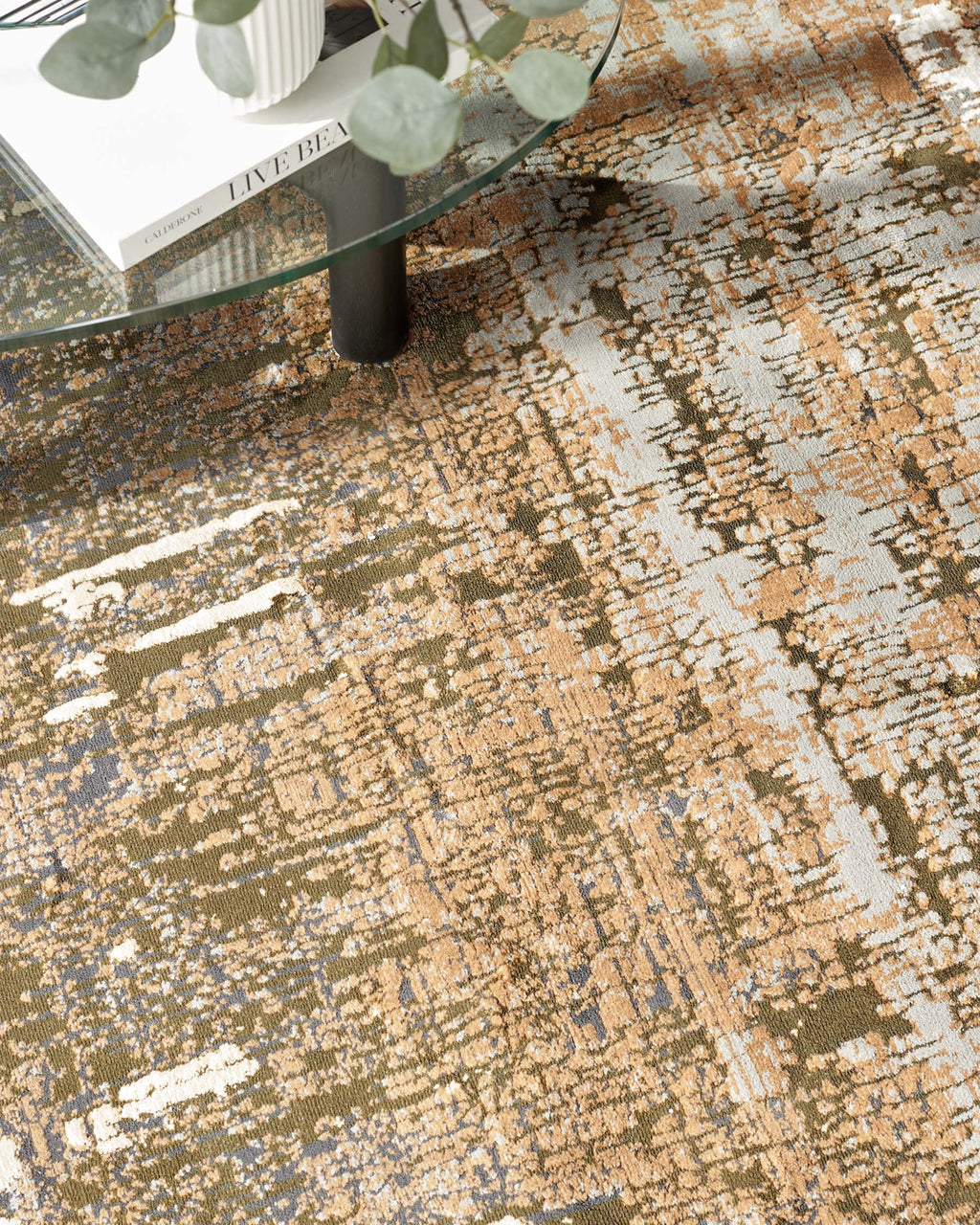 grand tapis texturé à motifs métalliques sépia