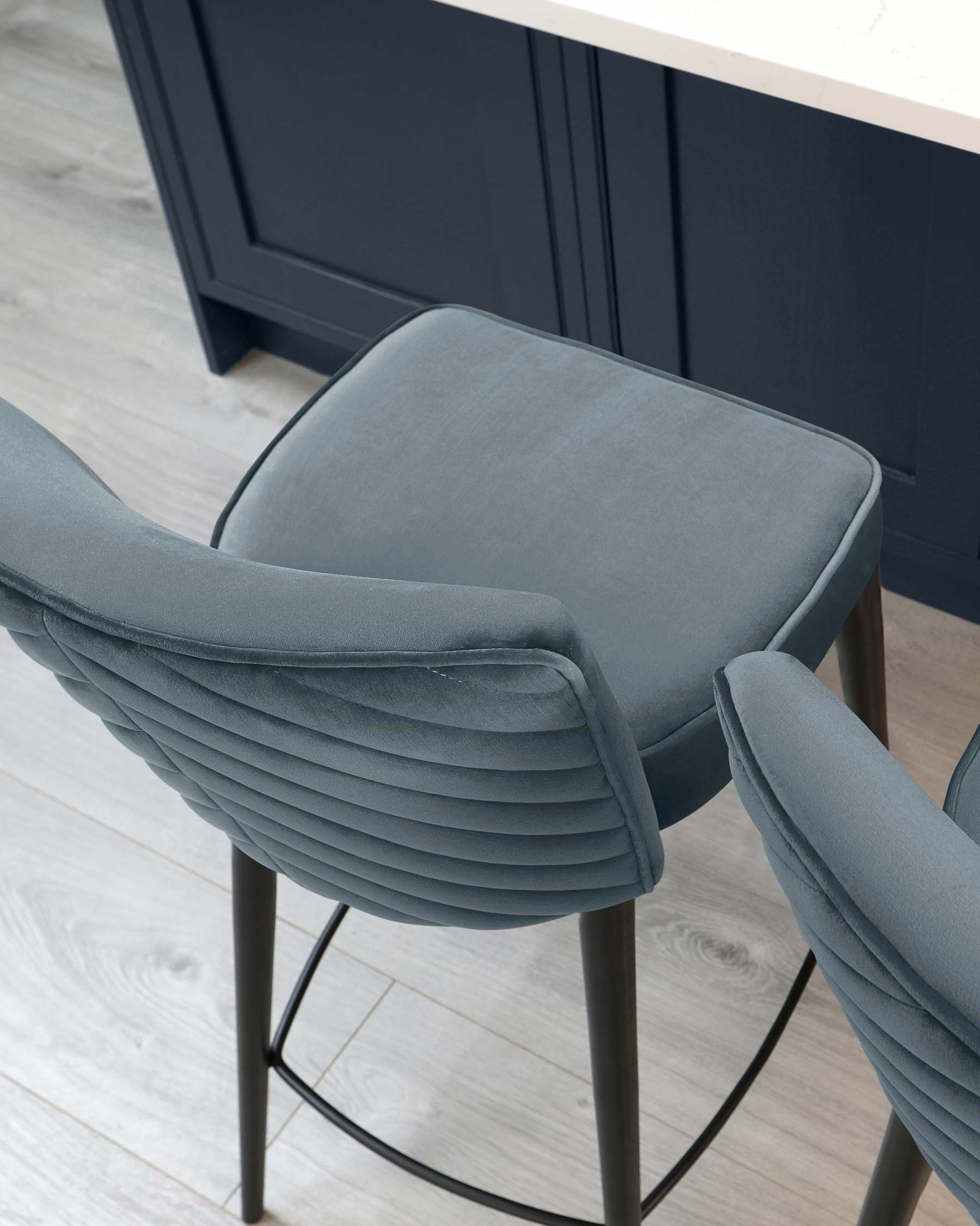 Tabouret de bar Serena en velours bleu-gris
