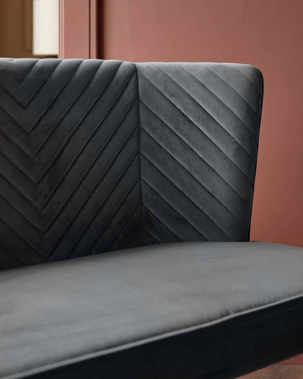 Banquette de salle à manger 3 places Serena en velours gris foncé