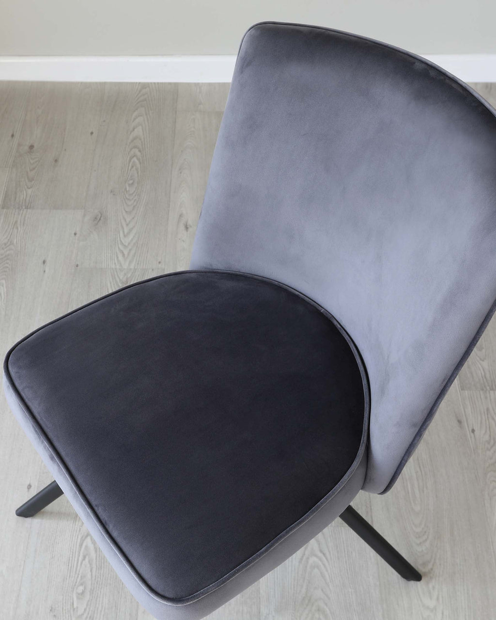 Fauteuil pivotant Serena en velours gris foncé