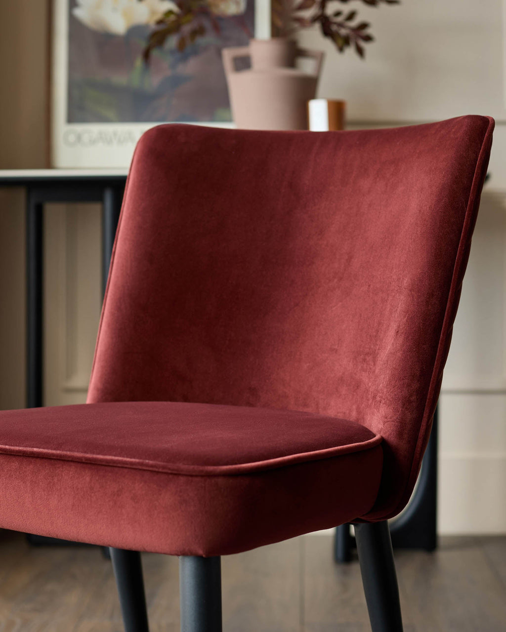 Chaise de salle à manger Serena en velours rouge caramel