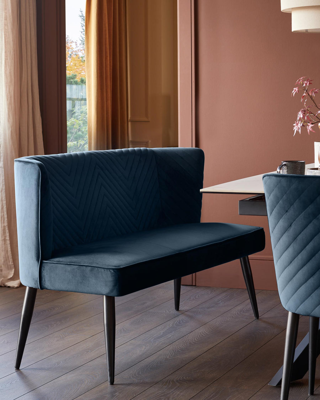 Banquette de salle à manger 3 places Serena en velours bleu foncé avec dossier