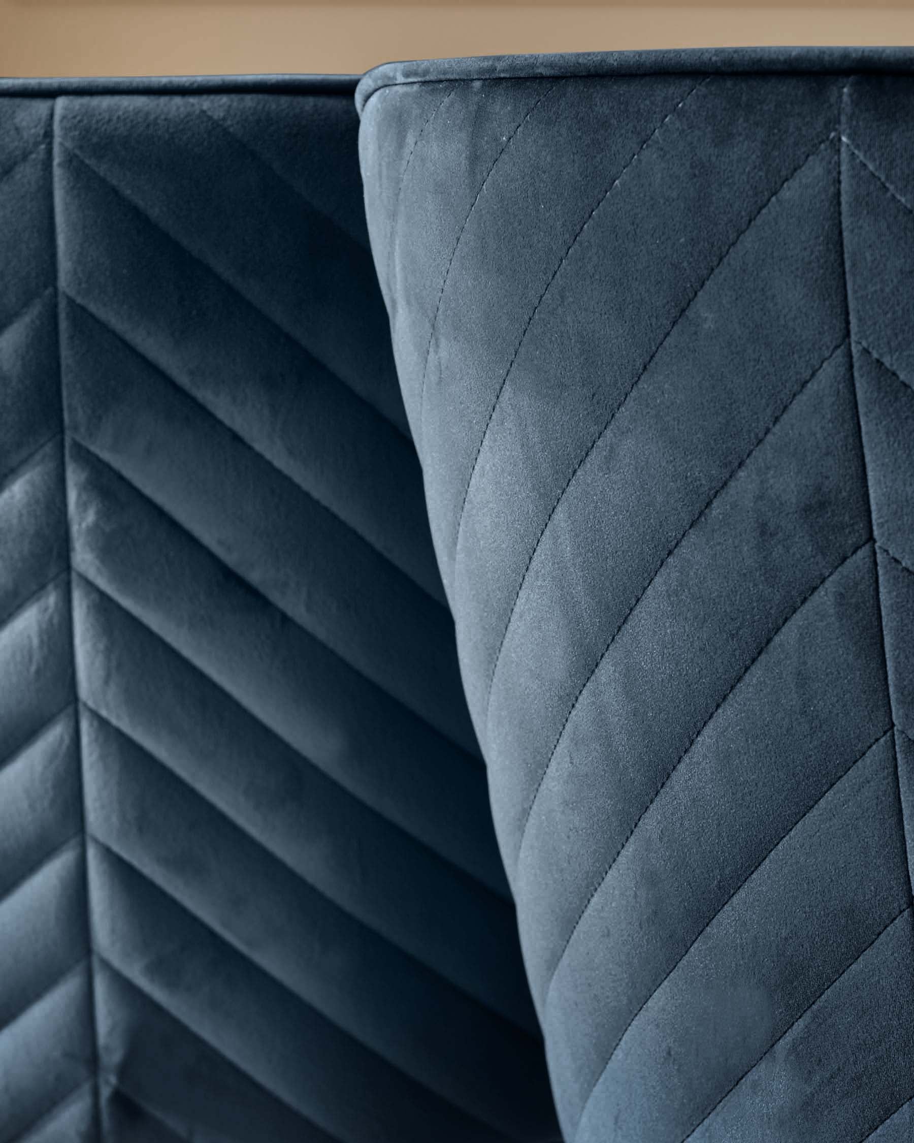 Chaise de salle à manger Serena en velours bleu foncé