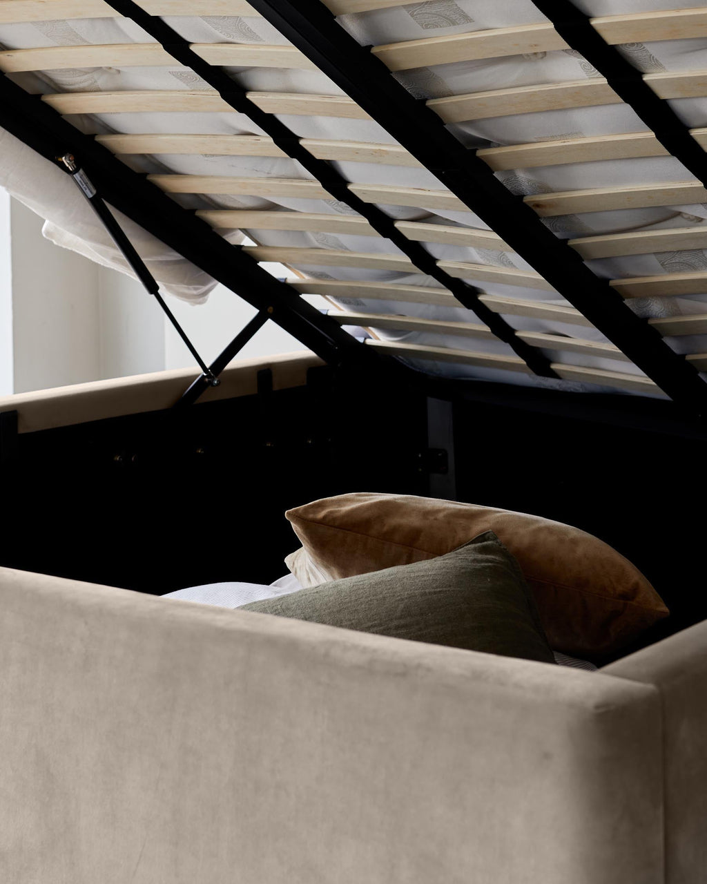 Lit coffre Siesta en velours champagne super king size avec coffre