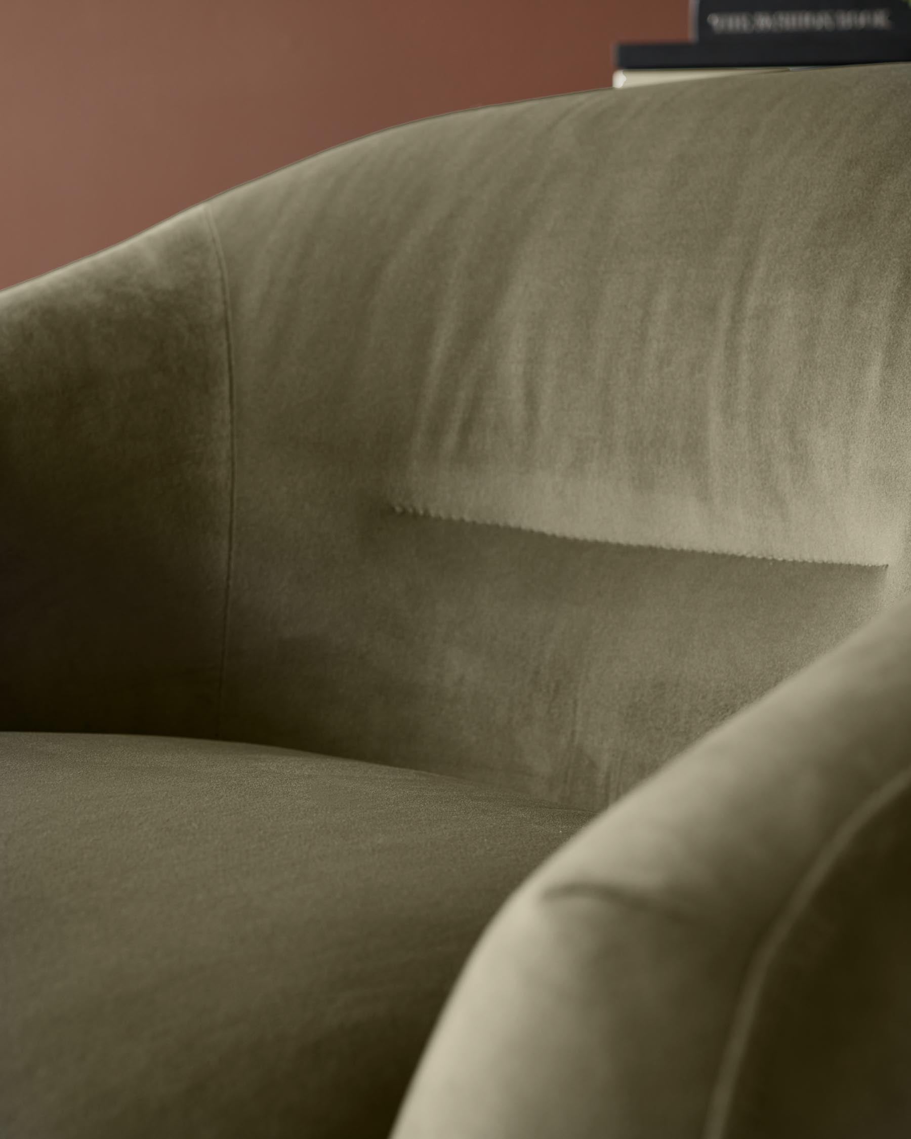 Fauteuil pivotant Soren en velours vert olive