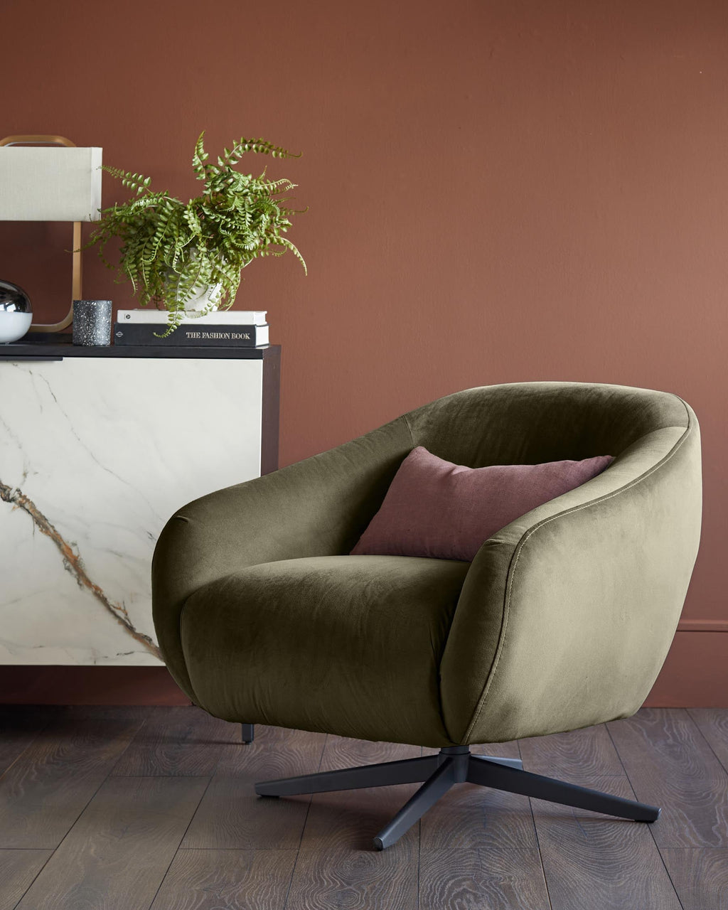 Fauteuil pivotant Soren en velours vert olive