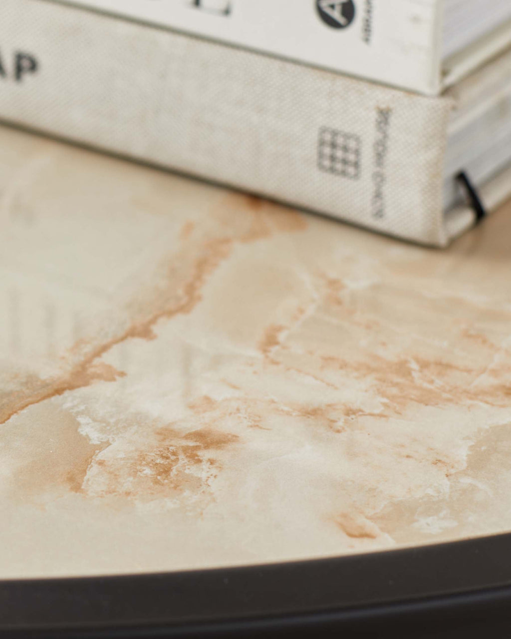 Ensemble de tables gigognes Thea en céramique naturelle et verre fumé