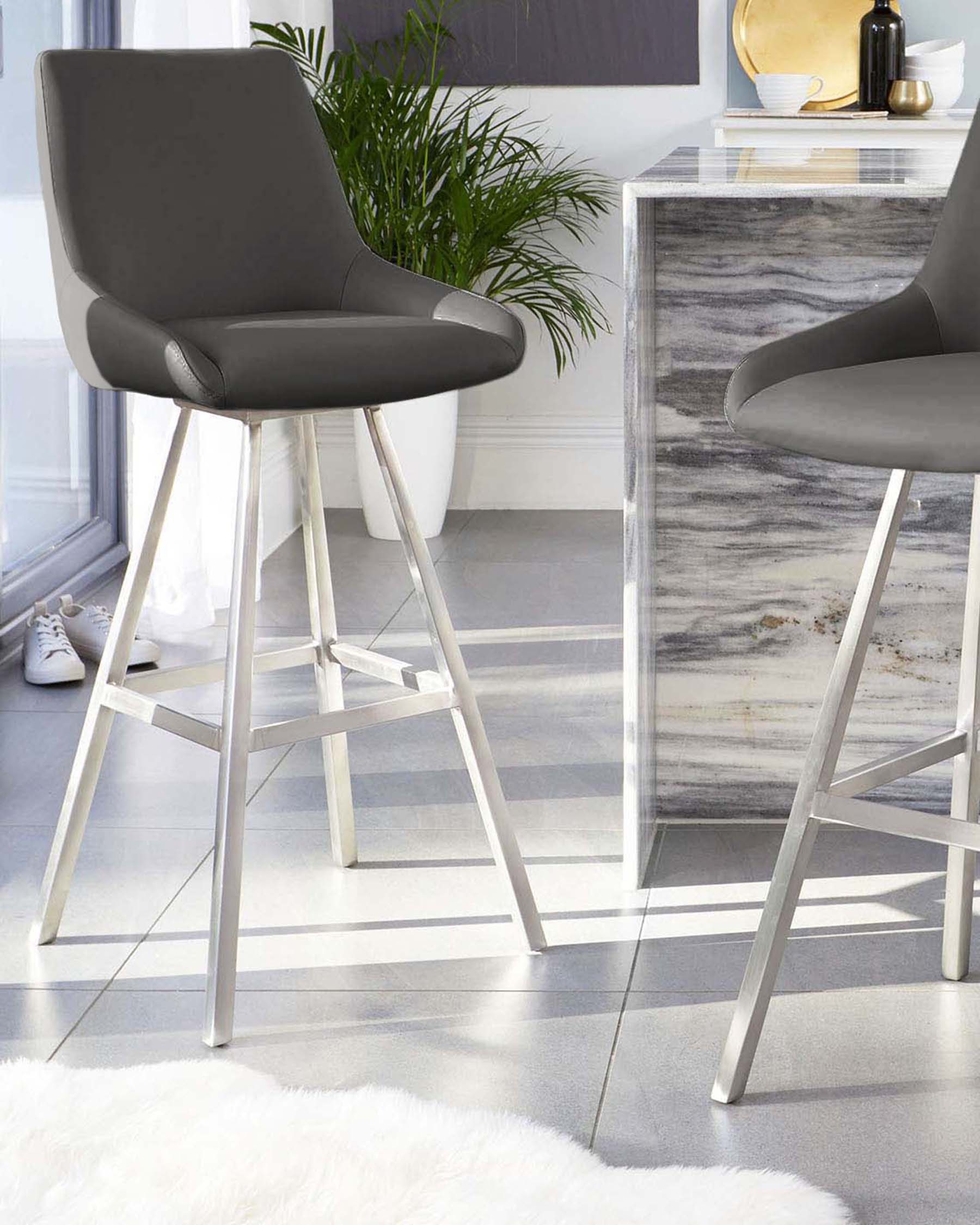 Tabouret de bar pivotant Theo en similicuir gris foncé