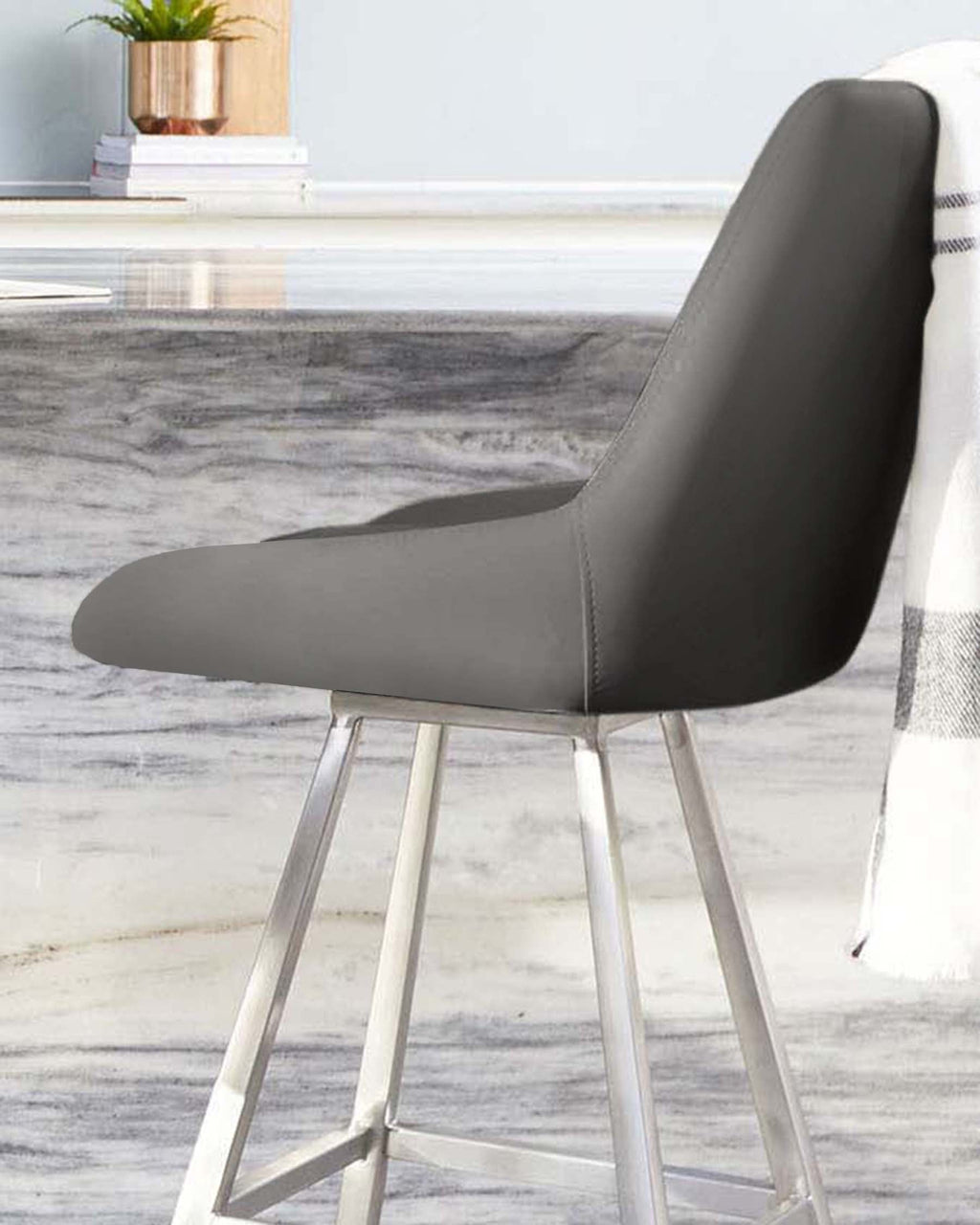 Tabouret de bar pivotant Theo en similicuir gris foncé