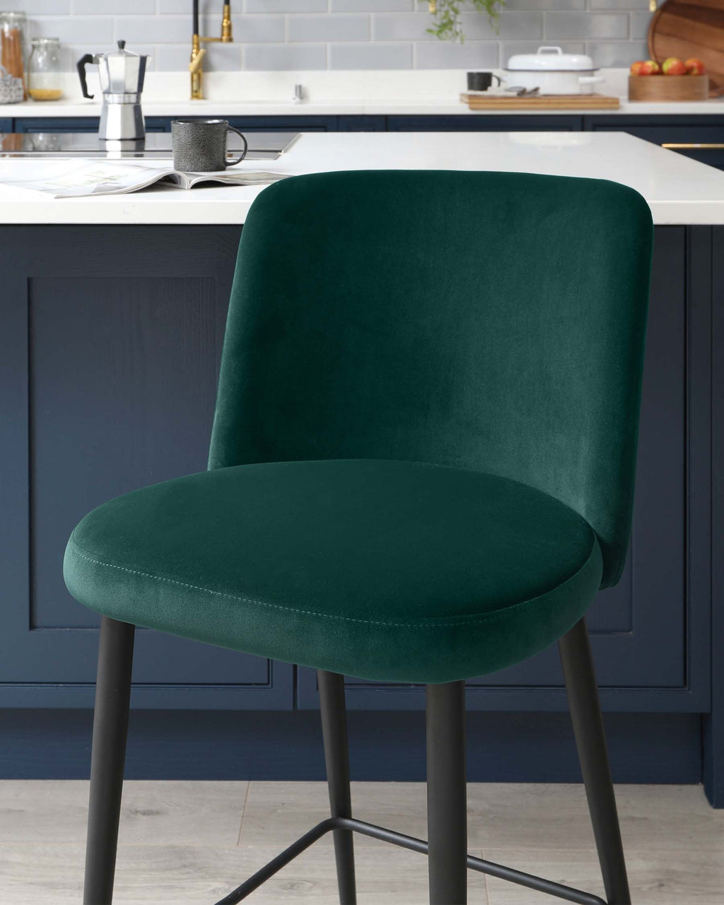 Tabouret de bar Trinny en velours vert foncé