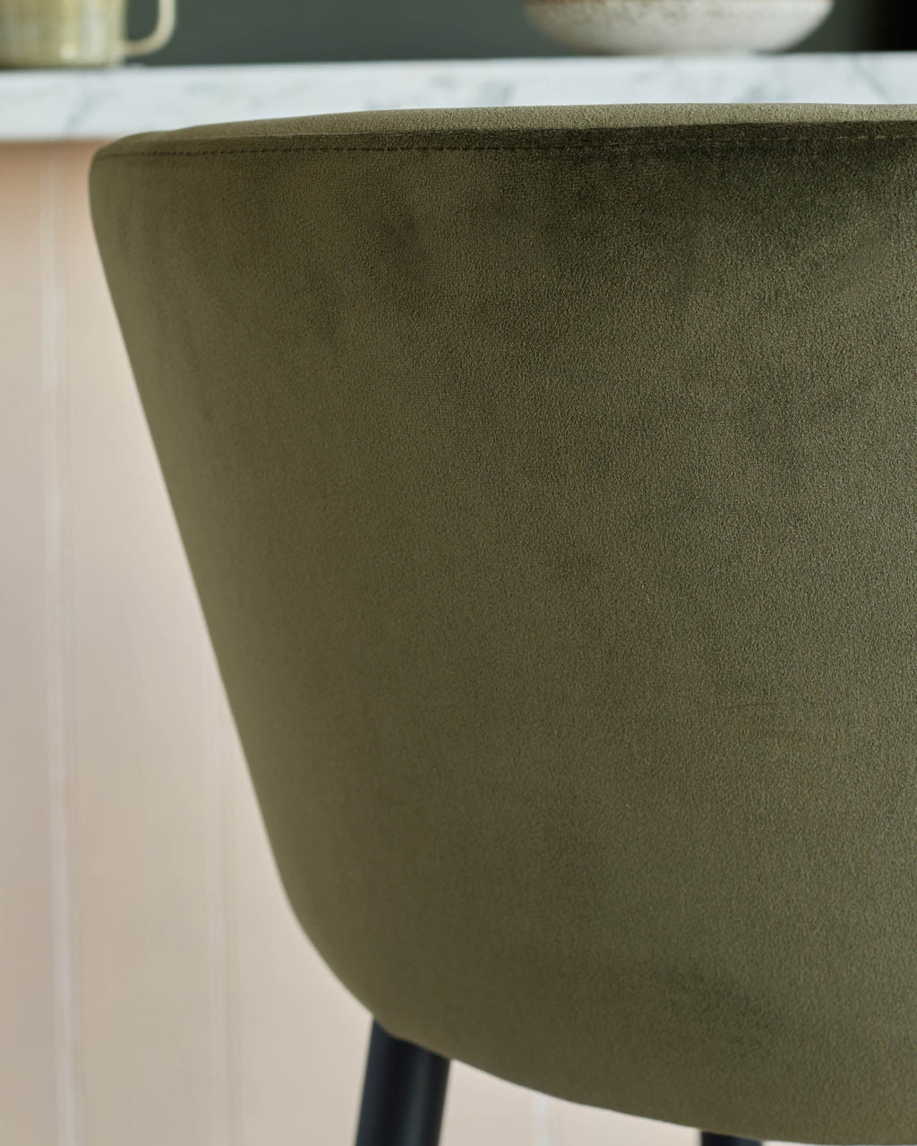 Tabouret de bar Trinny en velours vert olive