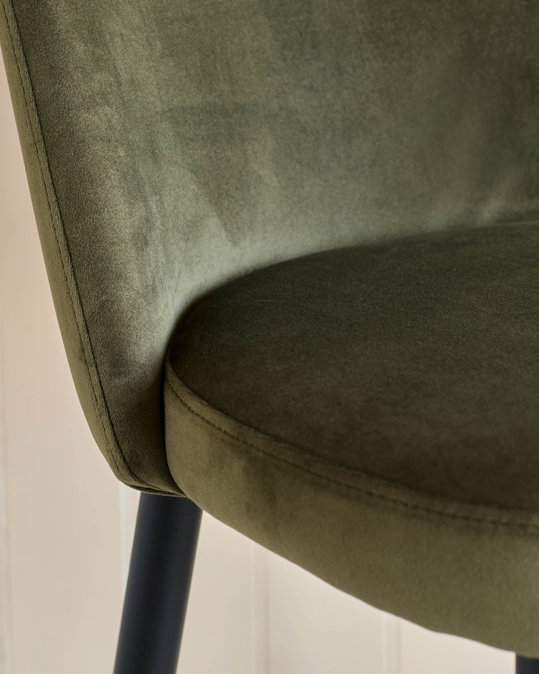 Tabouret de bar Trinny en velours vert olive