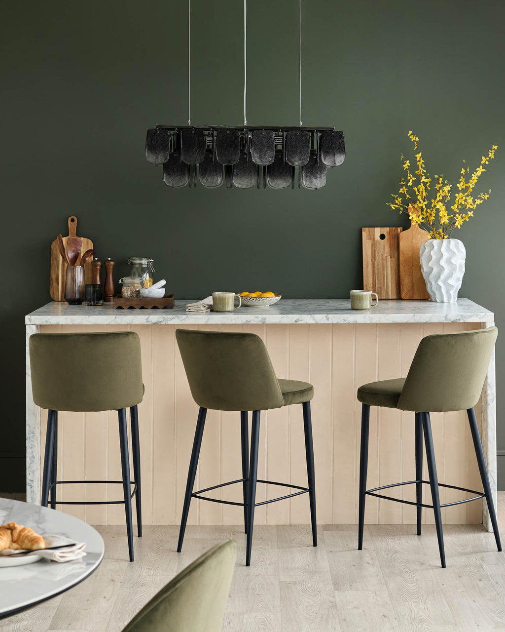 Tabouret de bar Trinny en velours vert olive