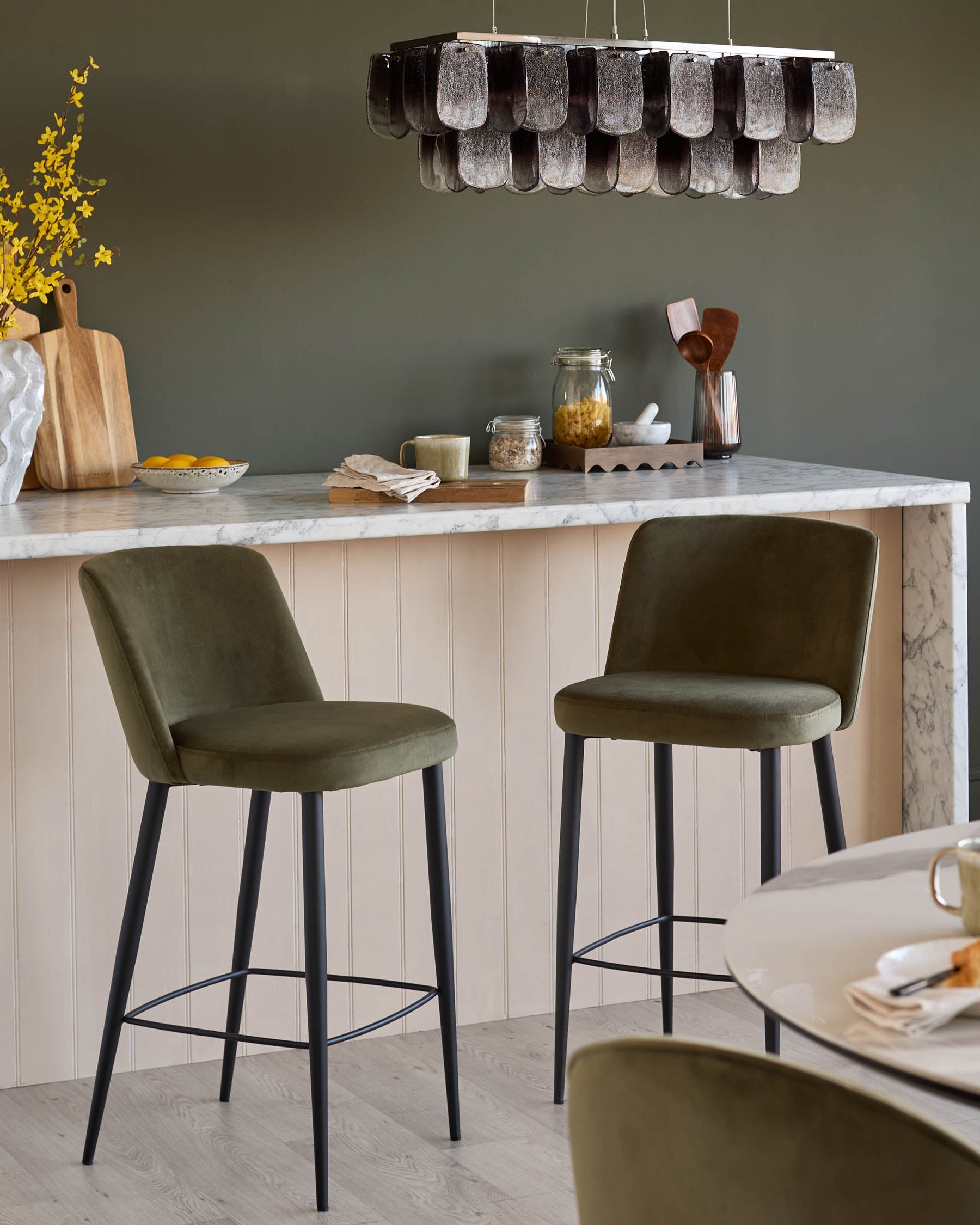 Tabouret de bar Trinny en velours vert olive