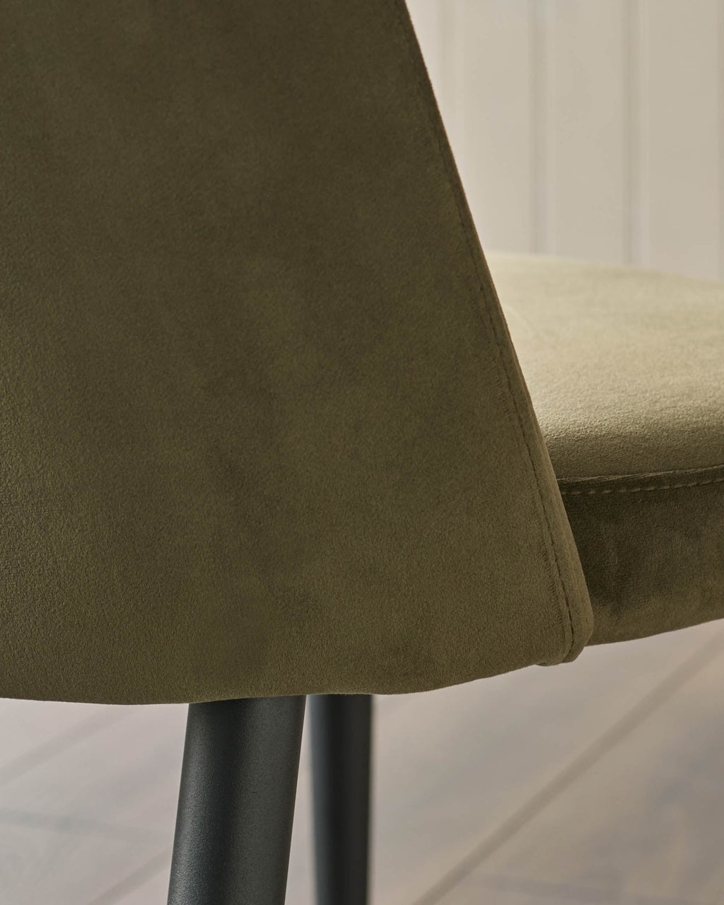Chaise de salle à manger Trinny en velours vert olive