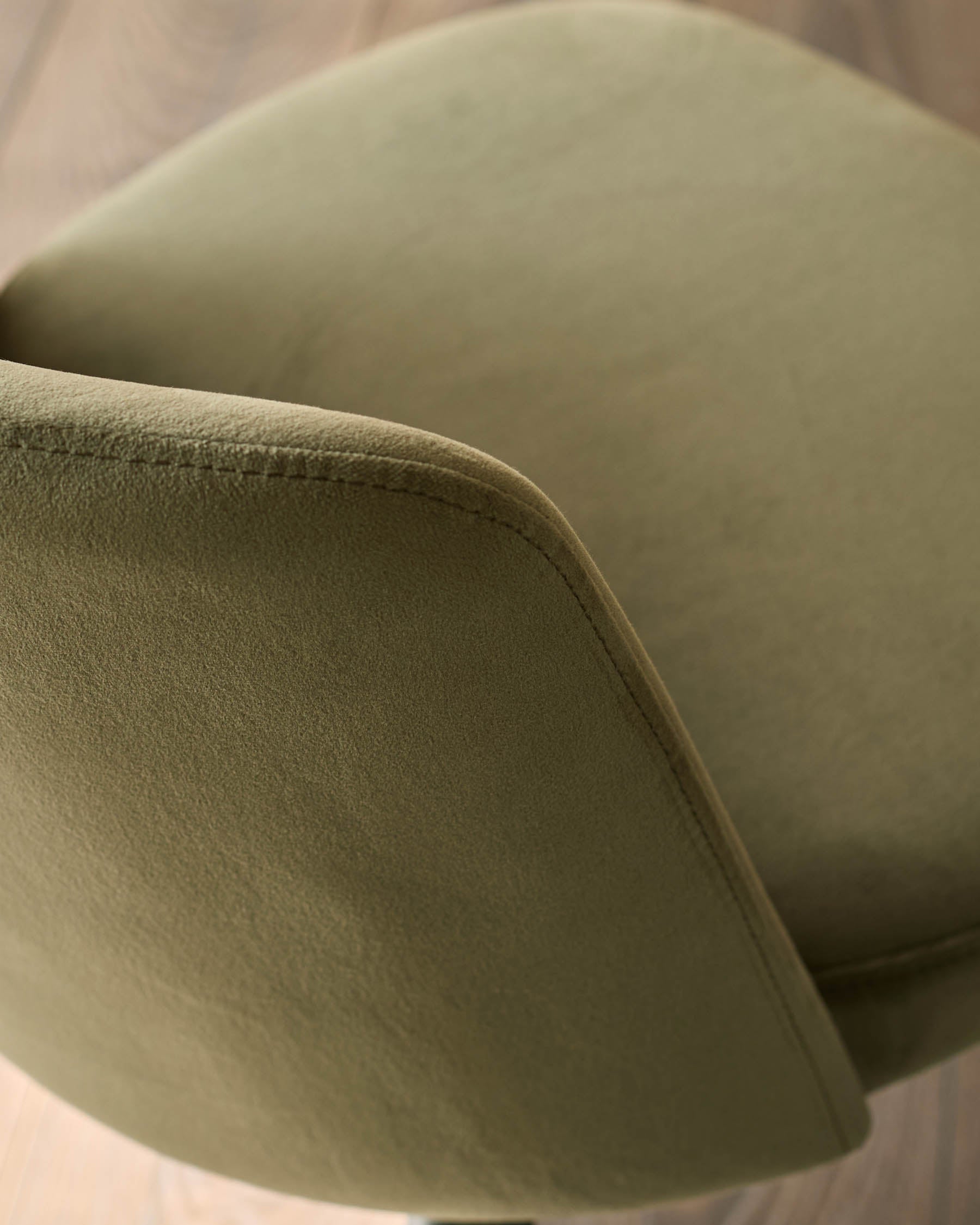 Chaise de salle à manger Trinny en velours vert olive