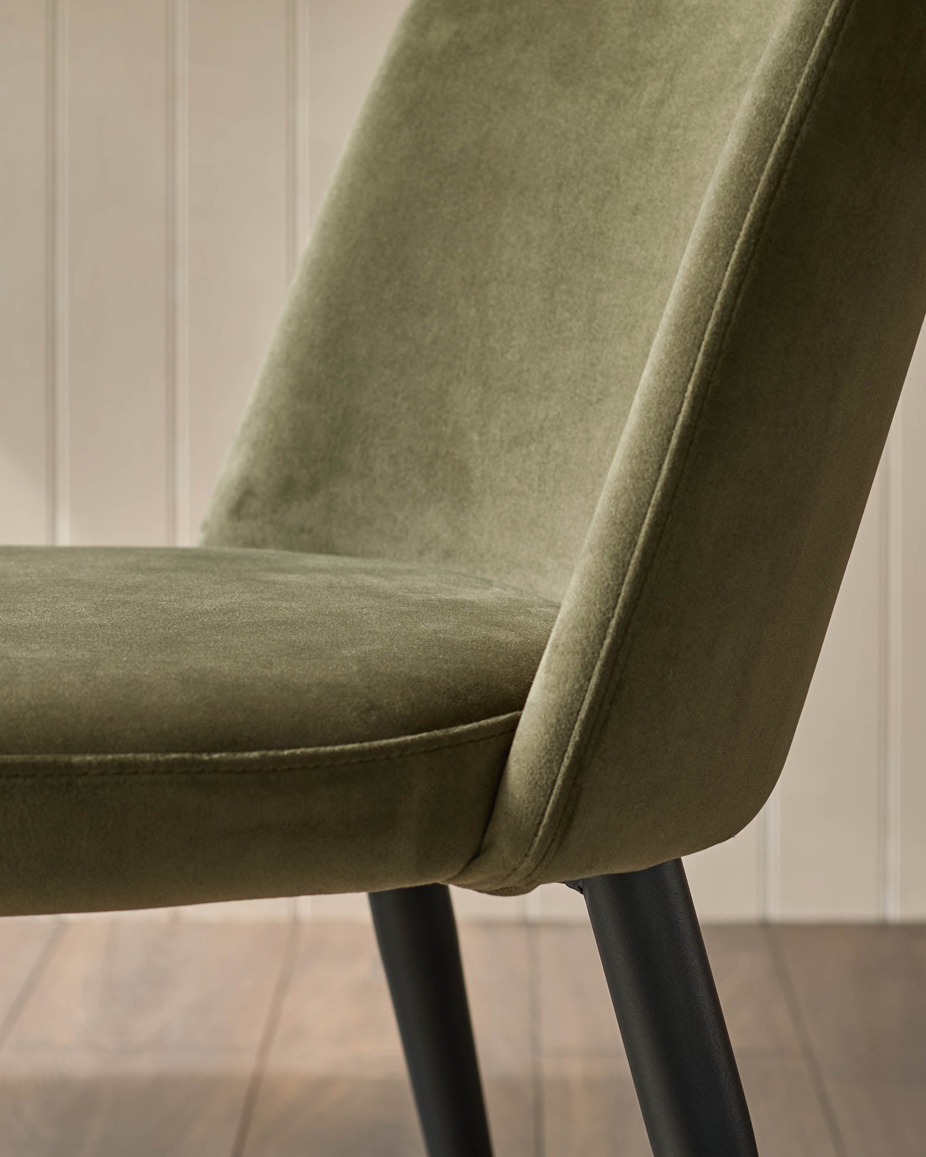 Chaise de salle à manger Trinny en velours vert olive