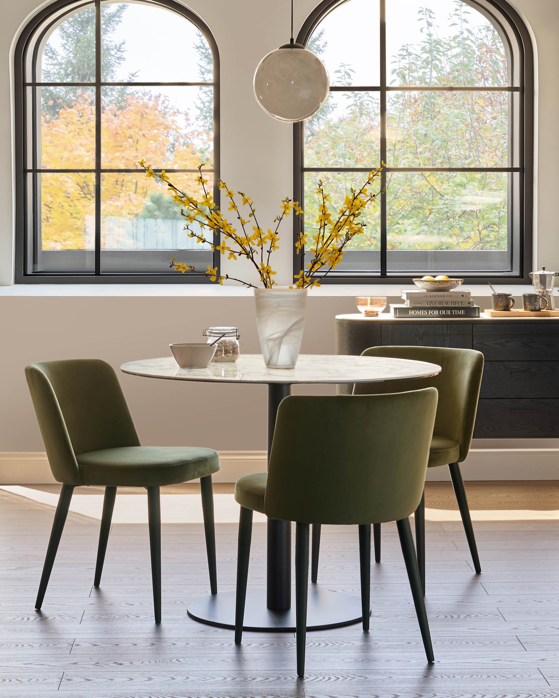 Chaise de salle à manger Trinny en velours vert olive