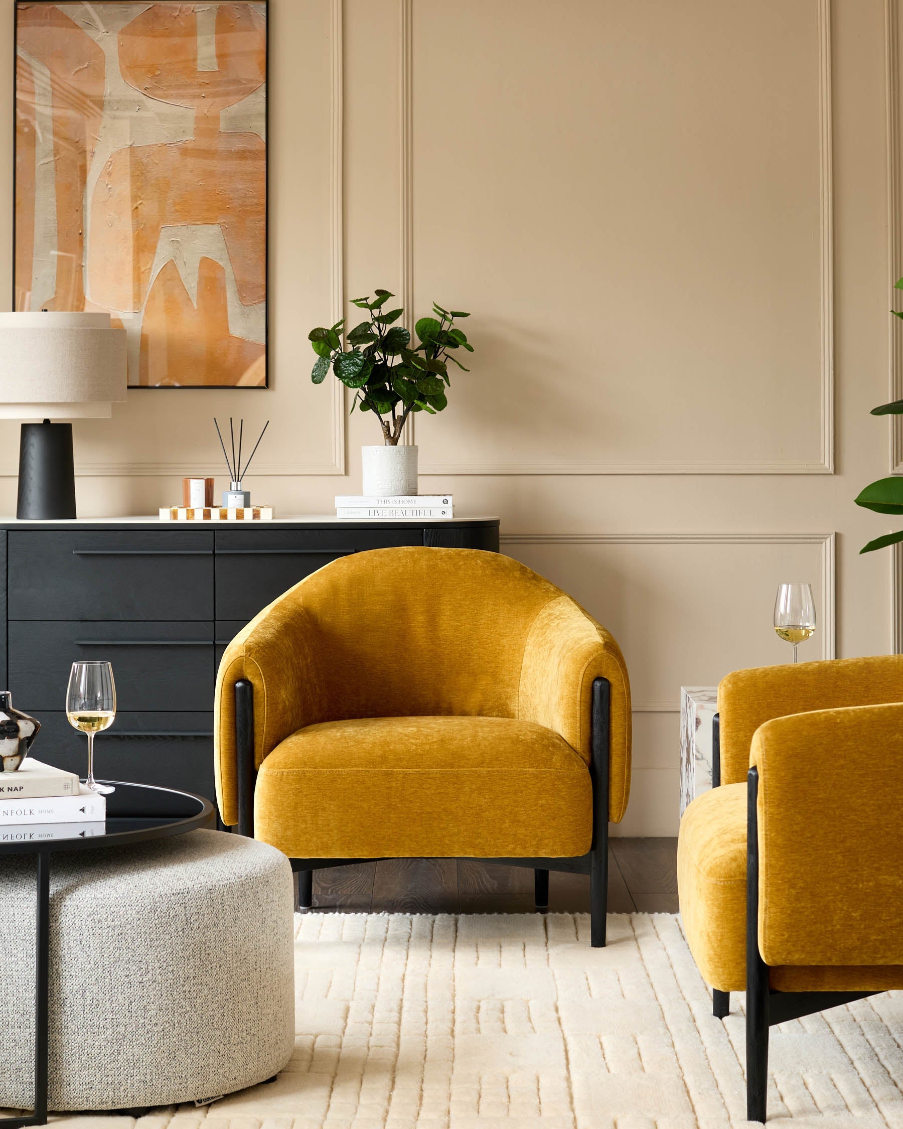 Fauteuil d'appoint Tristan en tissu ocre avec bois noir