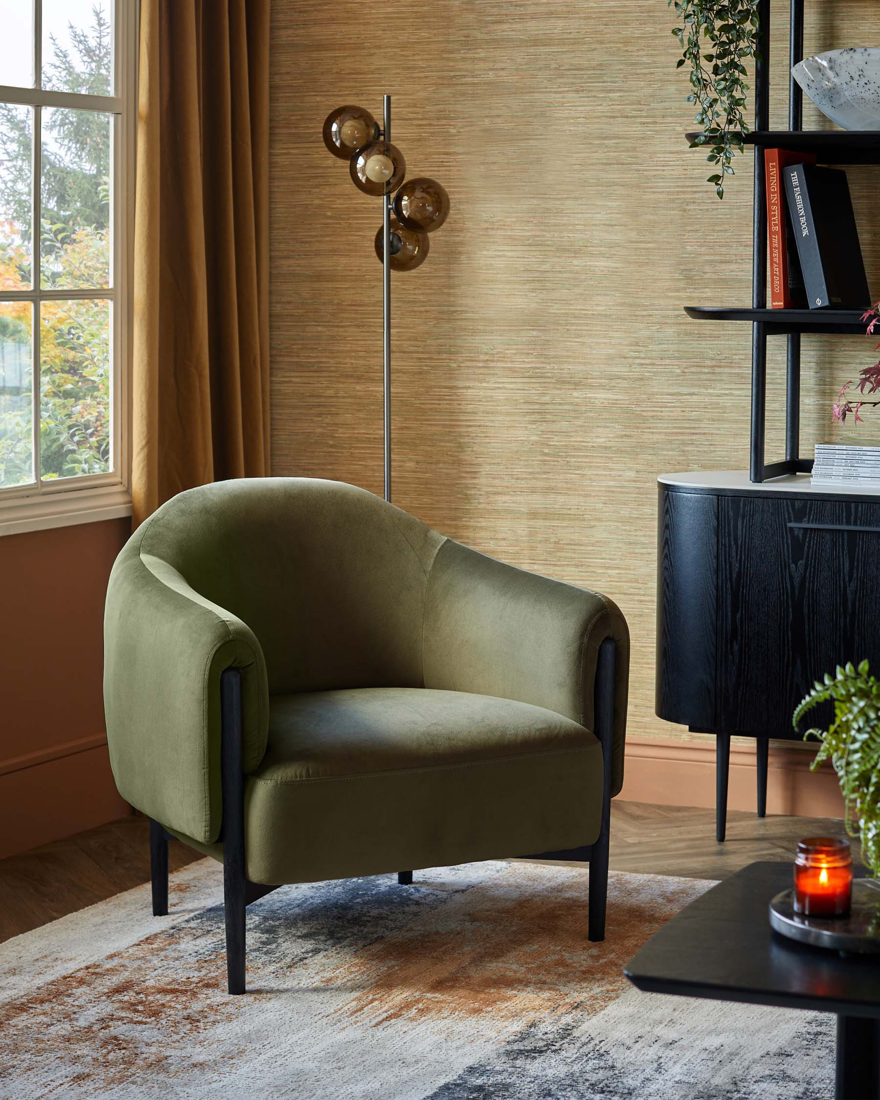 Fauteuil d'appoint Tristan en velours vert olive avec bois noir
