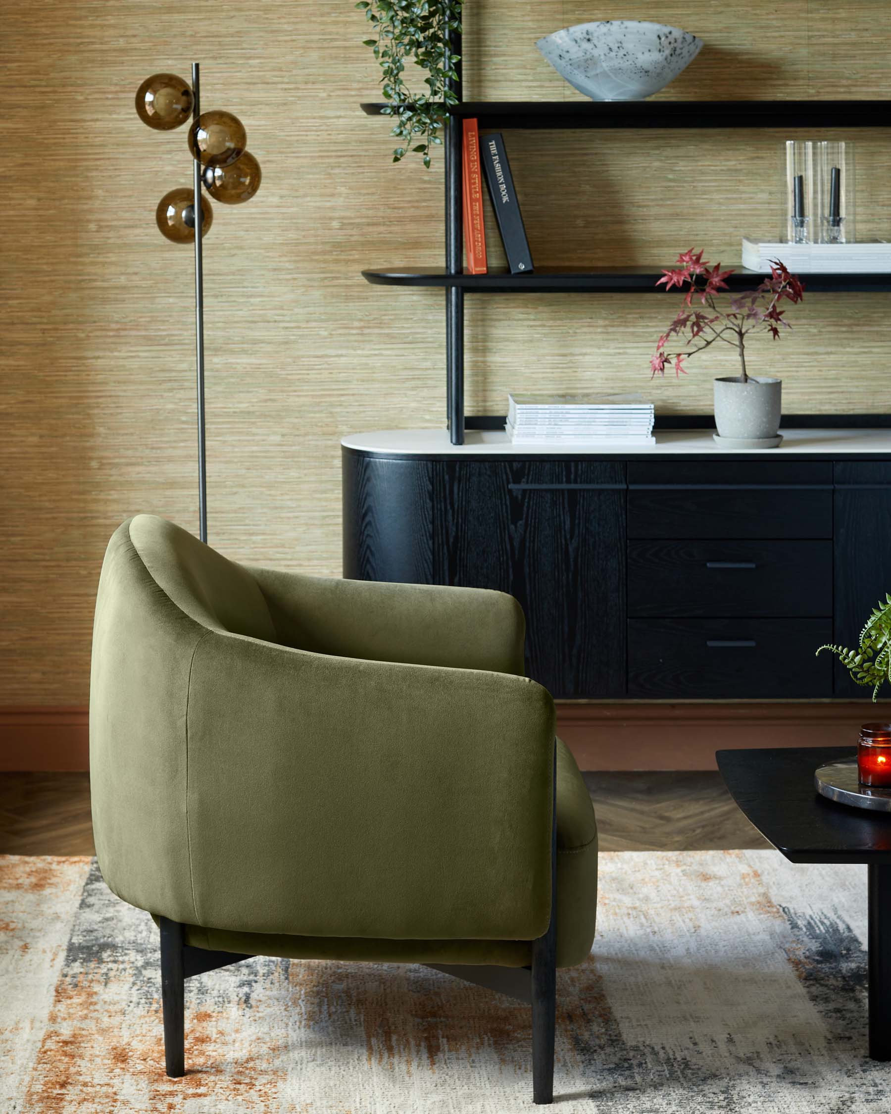Fauteuil d'appoint Tristan en velours vert olive avec bois noir
