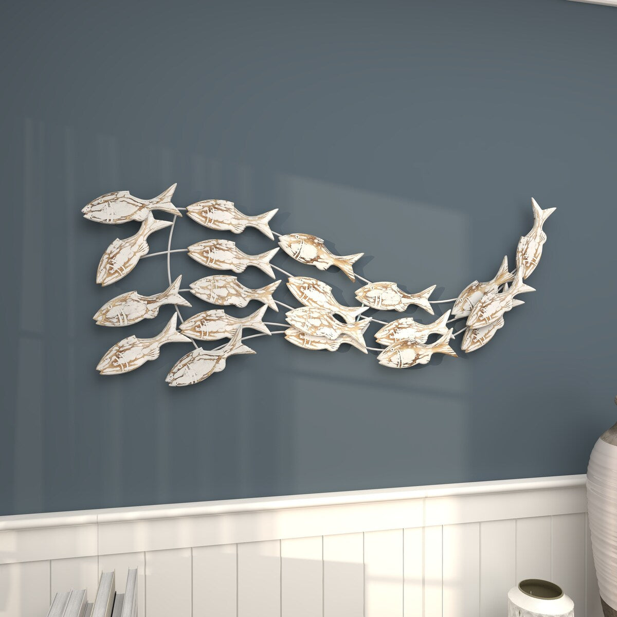 Décoration murale en bois faite main, motif poisson nageur, effet vieilli marron - Blanc - Roche River Decor