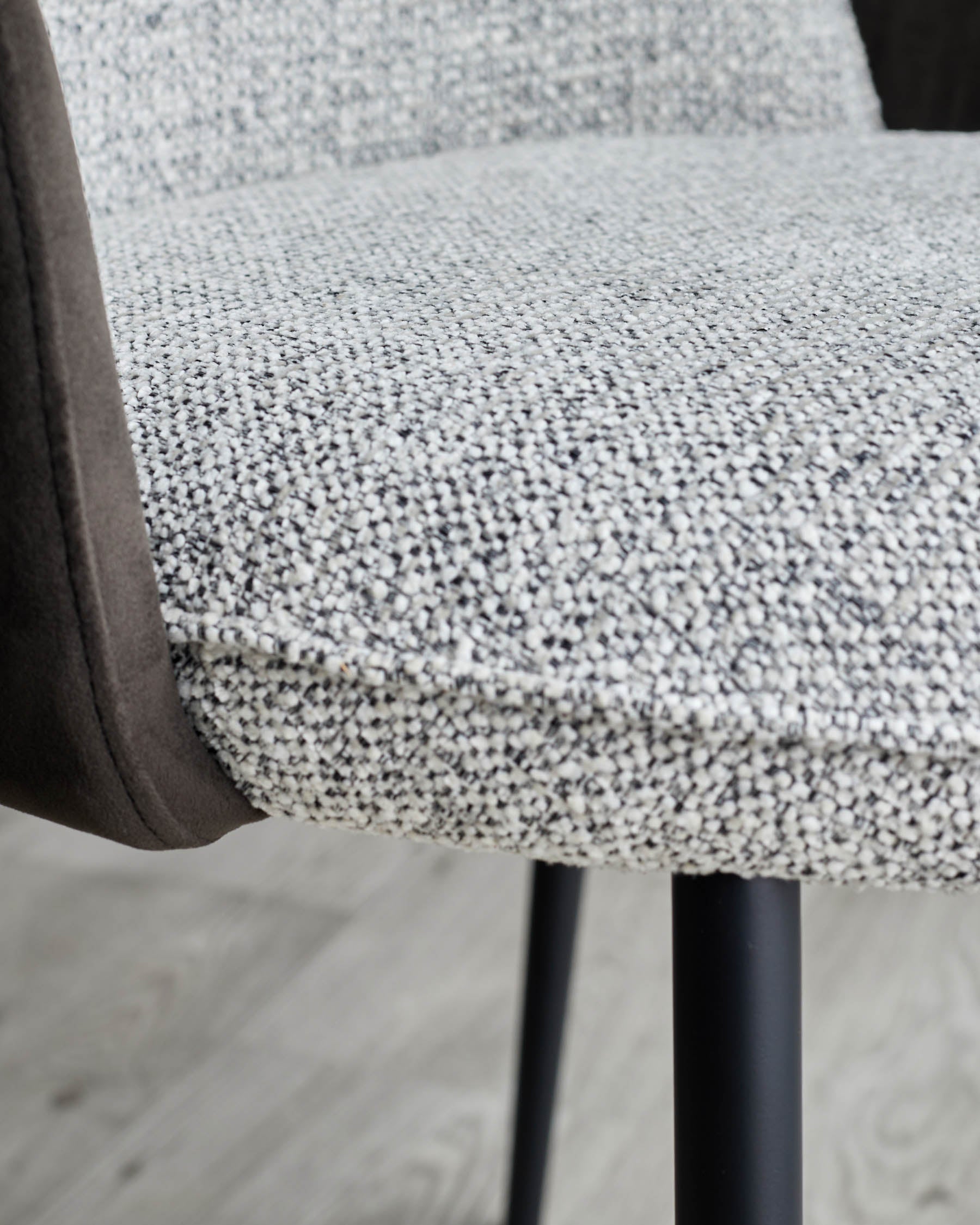 chaise de salle à manger en tissu gris Wren et velours moka