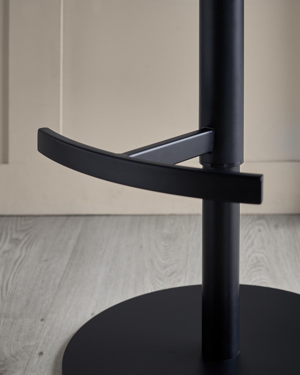 Tabouret de bar à vérin à gaz en tissu naturel Wren et velours vert olive