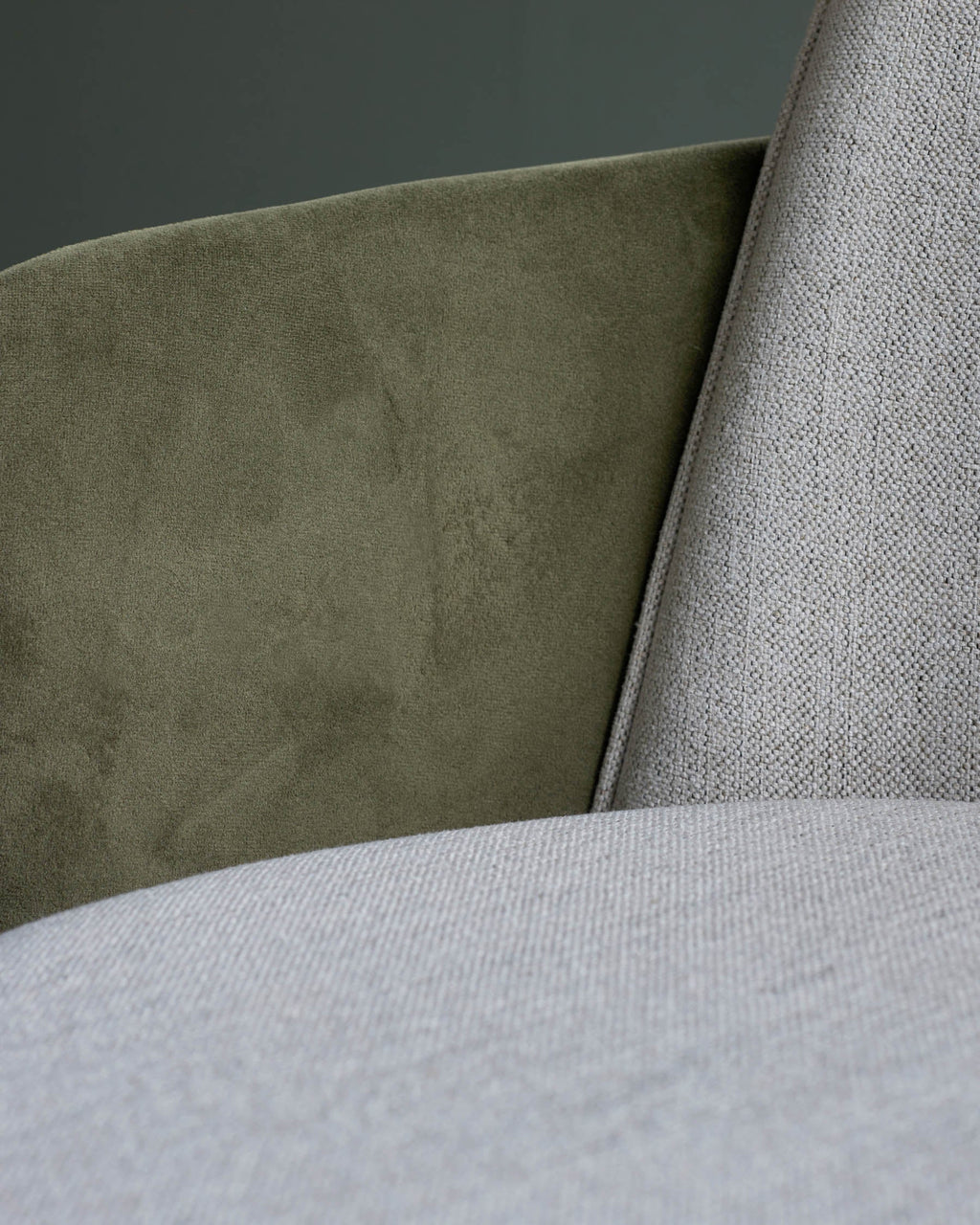 Chaise de salle à manger en tissu naturel Wren et velours vert olive