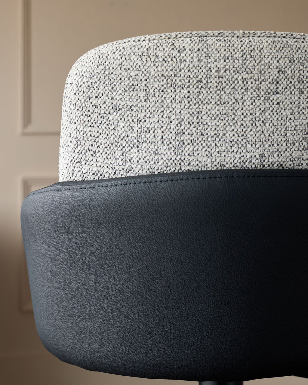 Tabouret de bar à vérin à gaz en tissu gris Wren et similicuir noir