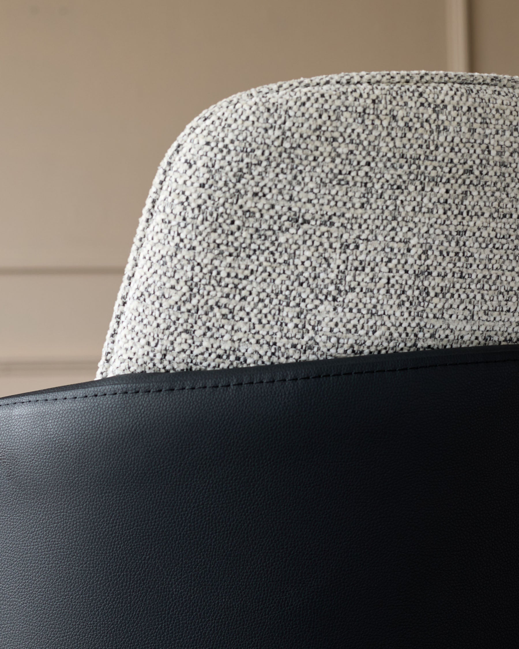 Tabouret de bar à vérin à gaz en tissu gris Wren et similicuir noir