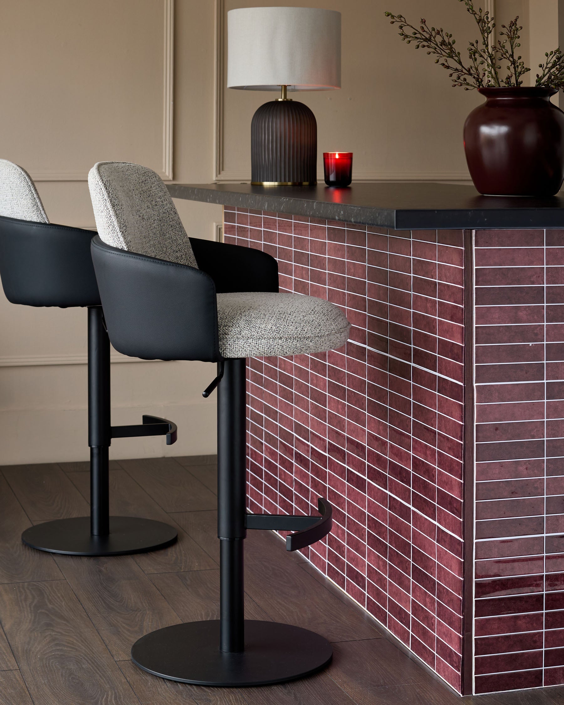 Tabouret de bar à vérin à gaz en tissu gris Wren et similicuir noir