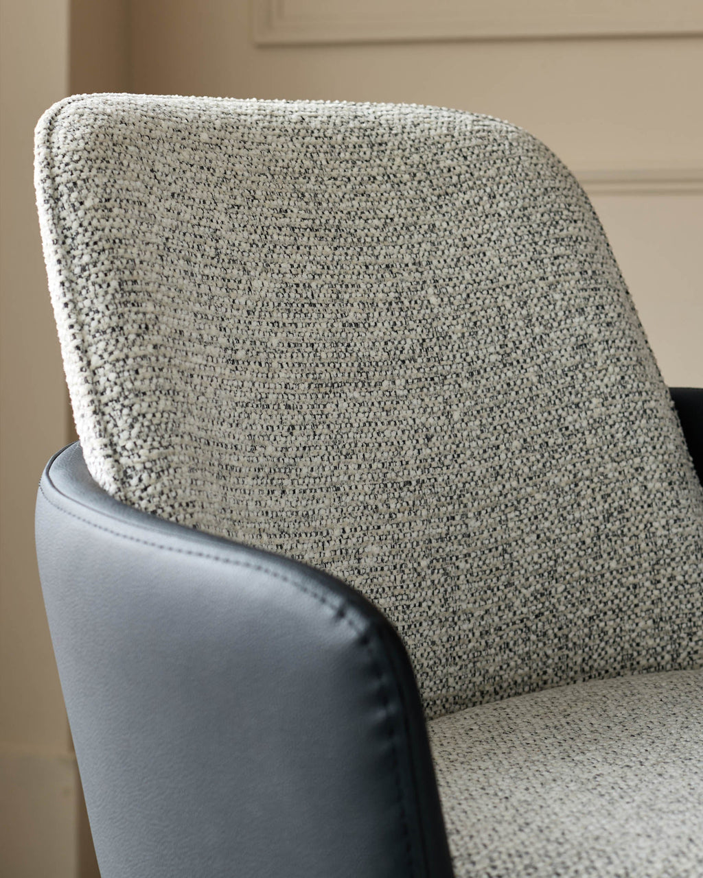 Chaise de salle à manger en tissu gris Wren et similicuir noir