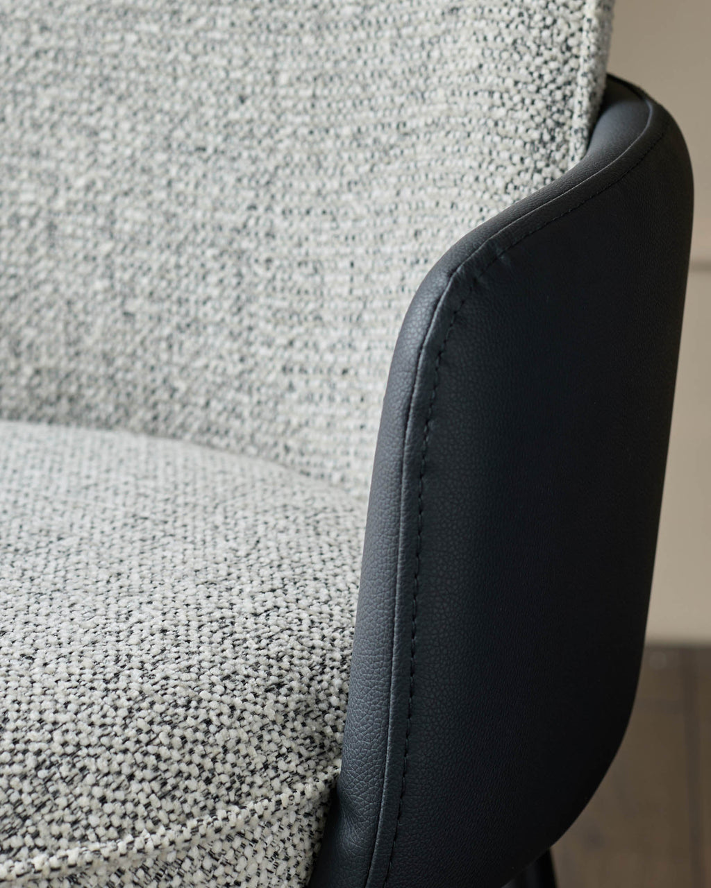 Chaise de salle à manger en tissu gris Wren et similicuir noir