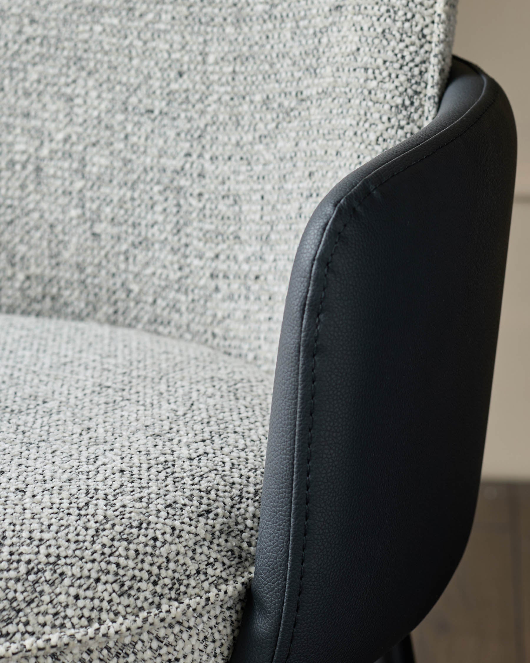 Chaise de salle à manger en tissu gris Wren et similicuir noir