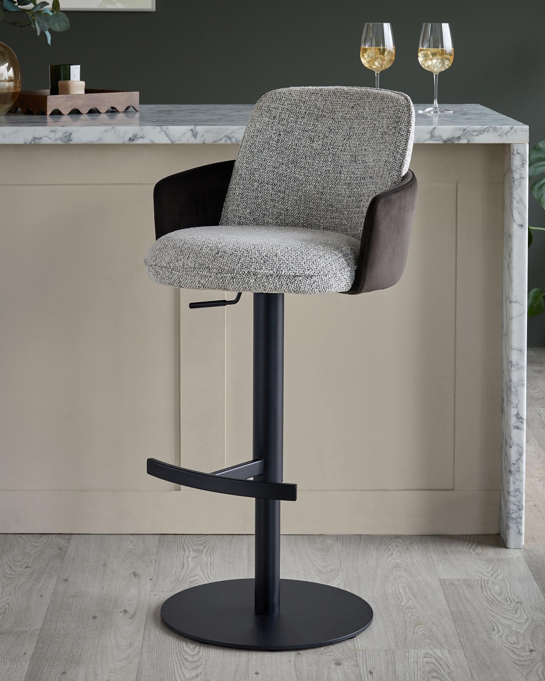 Tabouret de bar à vérin à gaz en tissu gris Wren et velours moka