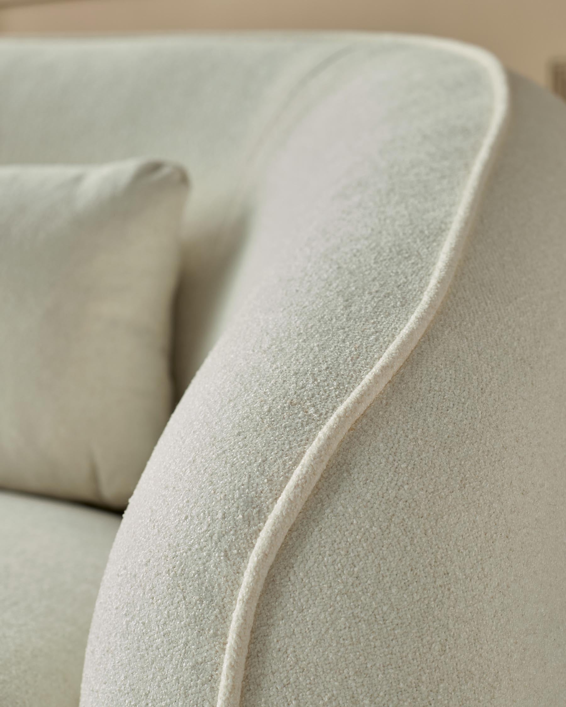 Canapé 2 places Zoey en tissu bouclé ivoire