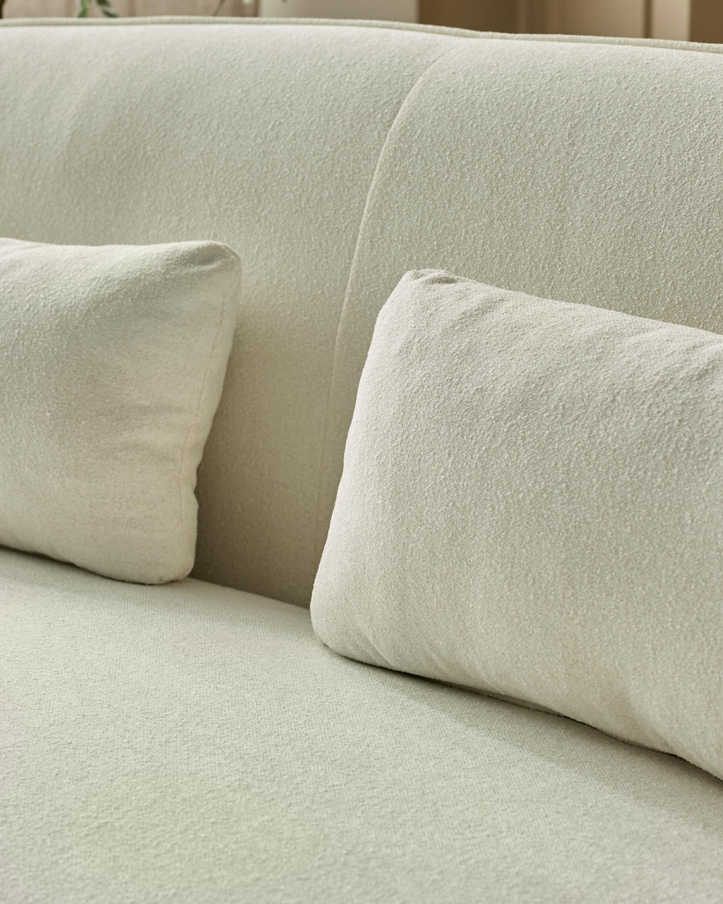 Canapé 2 places Zoey en tissu bouclé ivoire