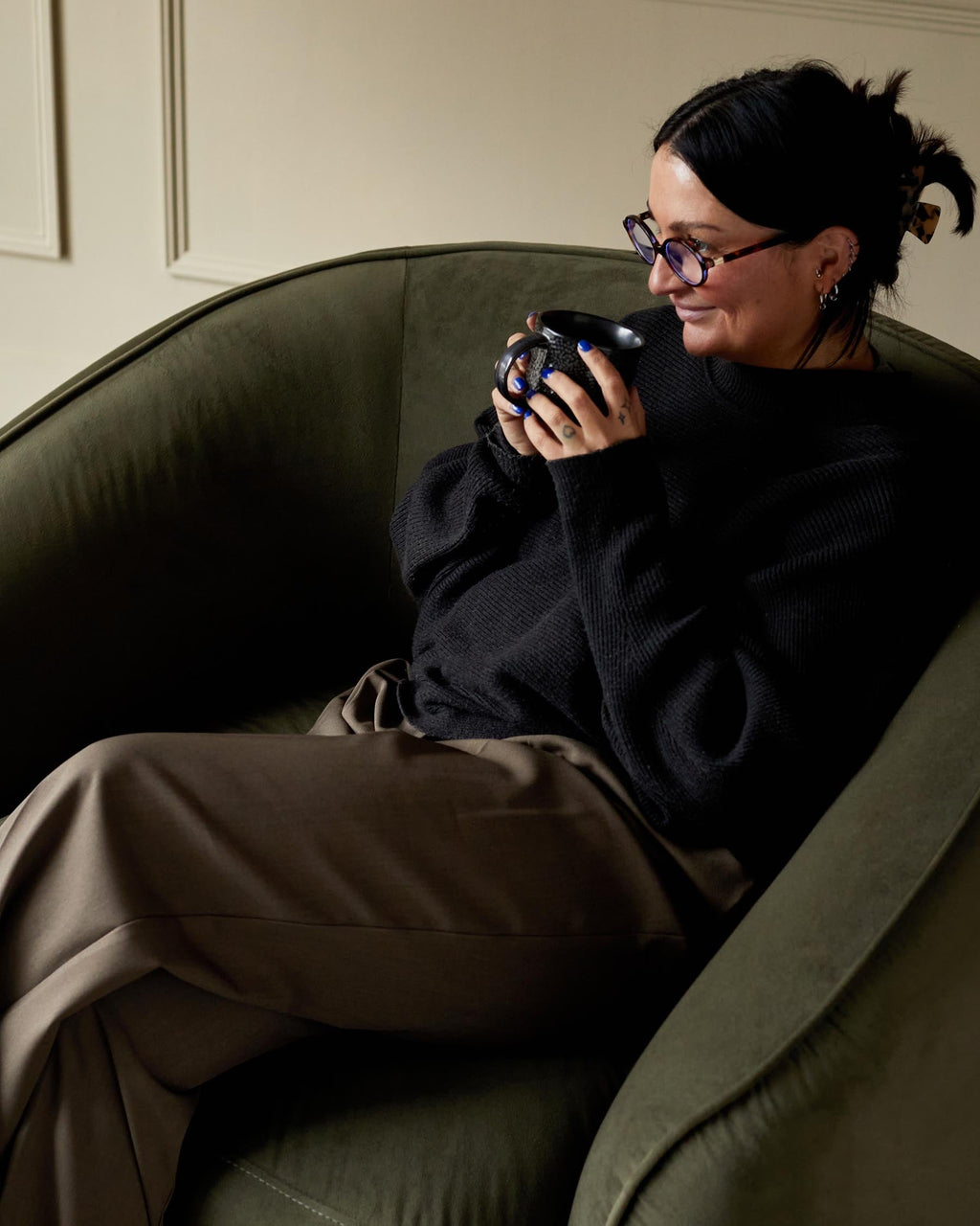 Fauteuil Zoey en velours vert olive