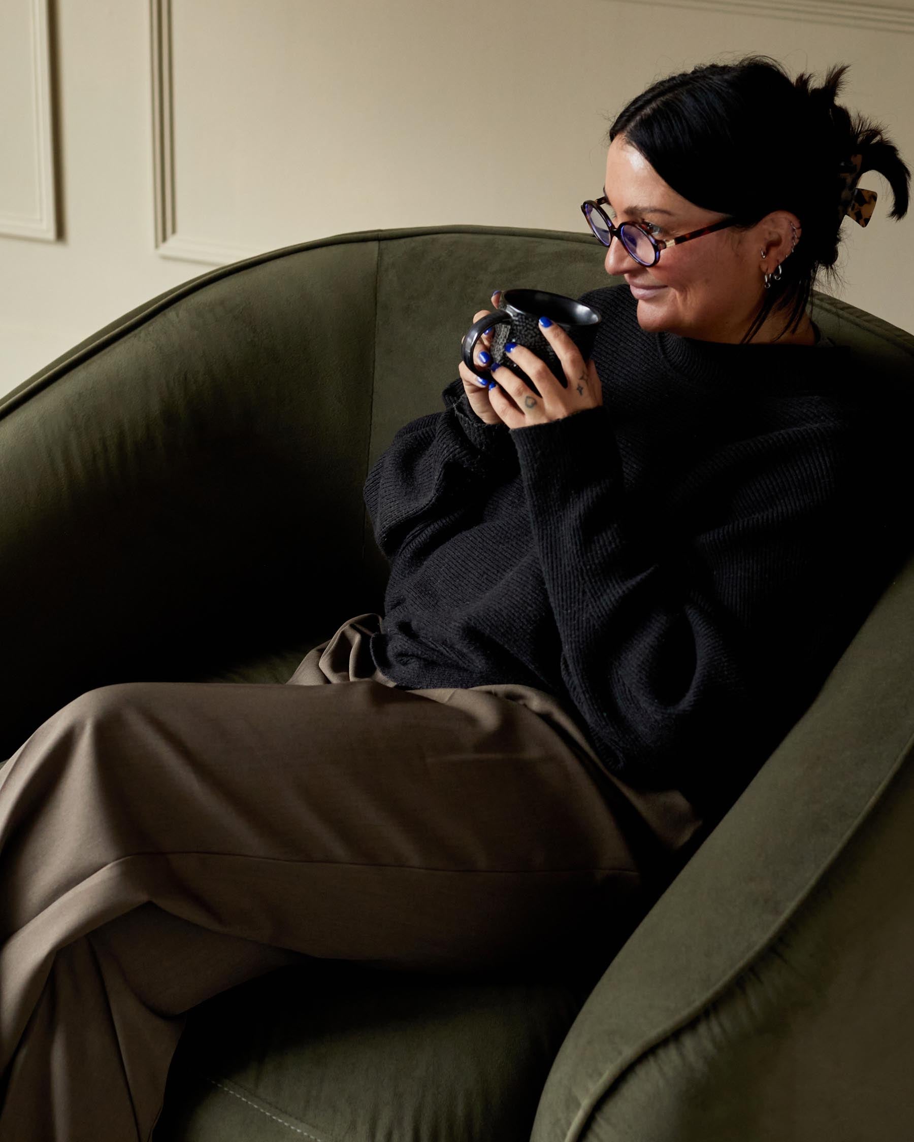 Fauteuil Zoey en velours vert olive