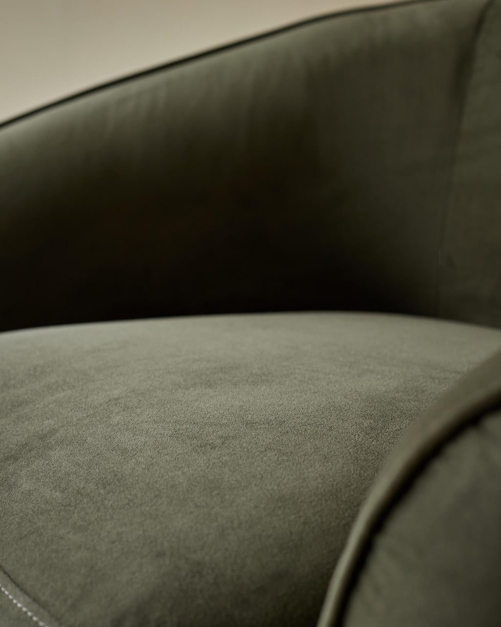 Fauteuil Zoey en velours vert olive