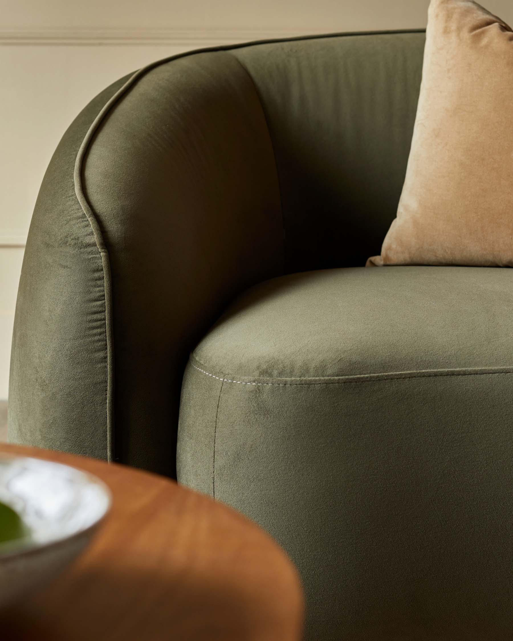 Canapé 2 places Zoey en velours vert olive