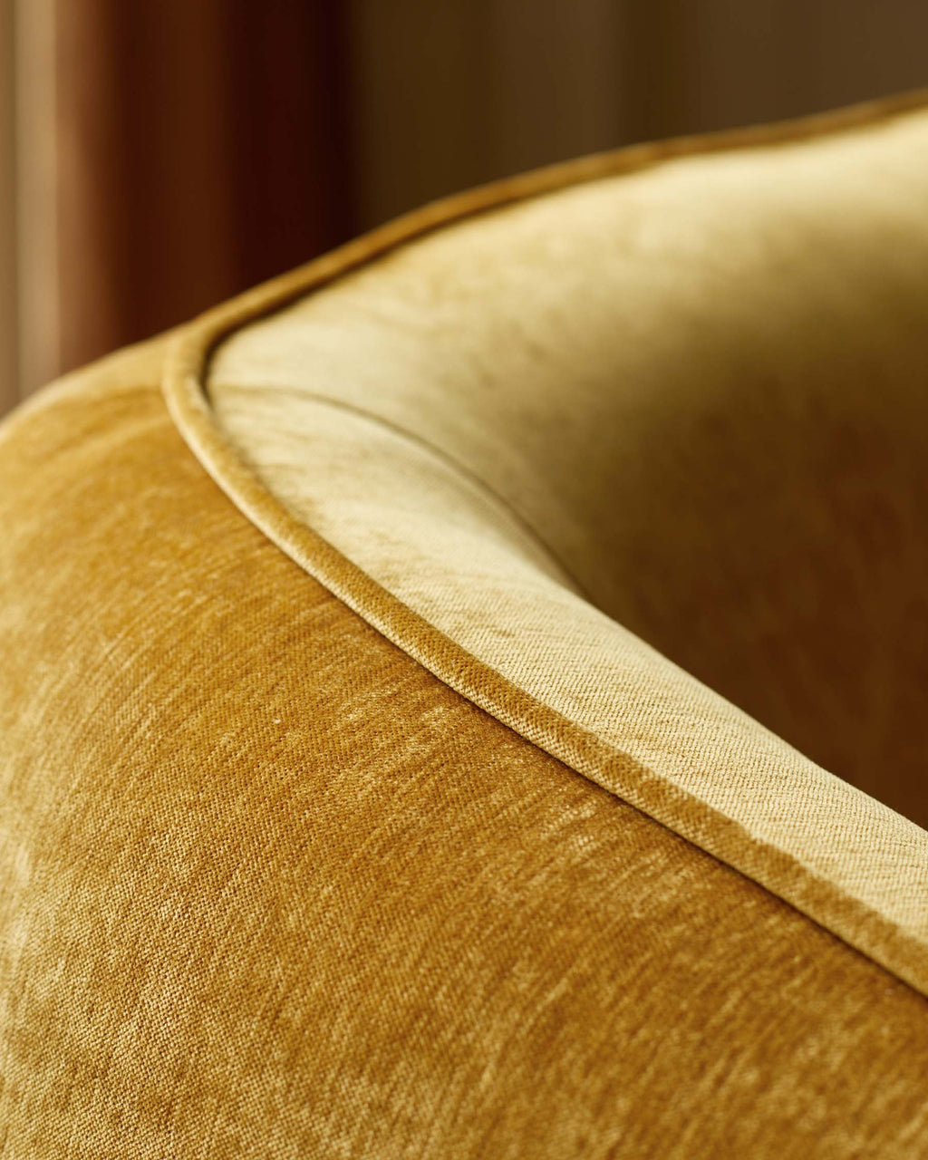 Fauteuil Zoey en tissu ocre