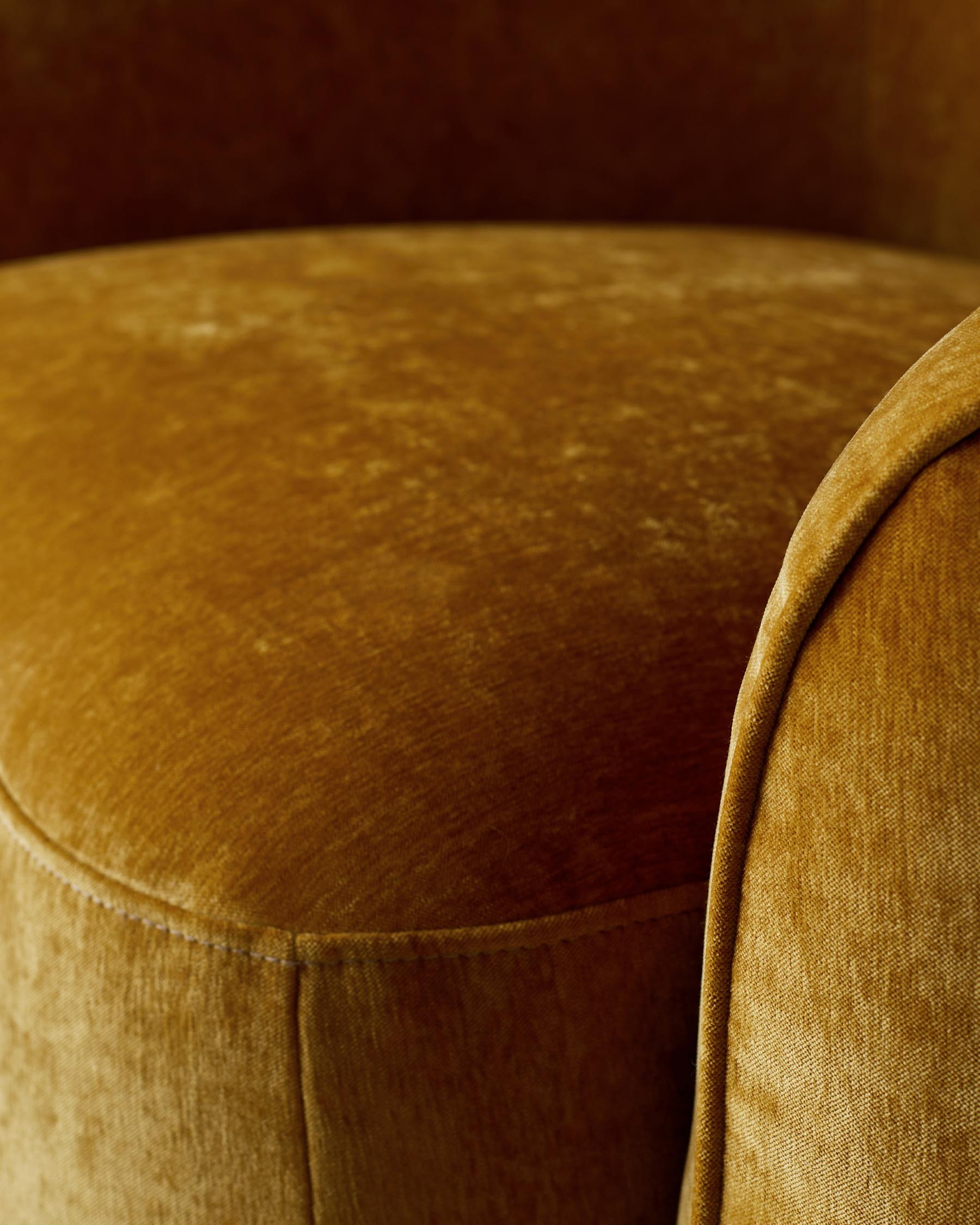 Fauteuil Zoey en tissu ocre